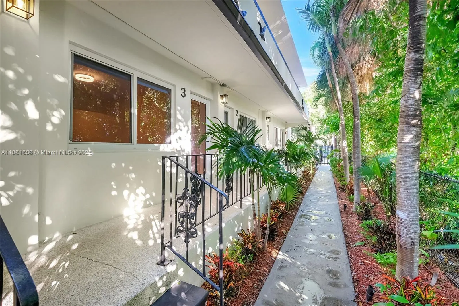 428 Collins Ave, #2