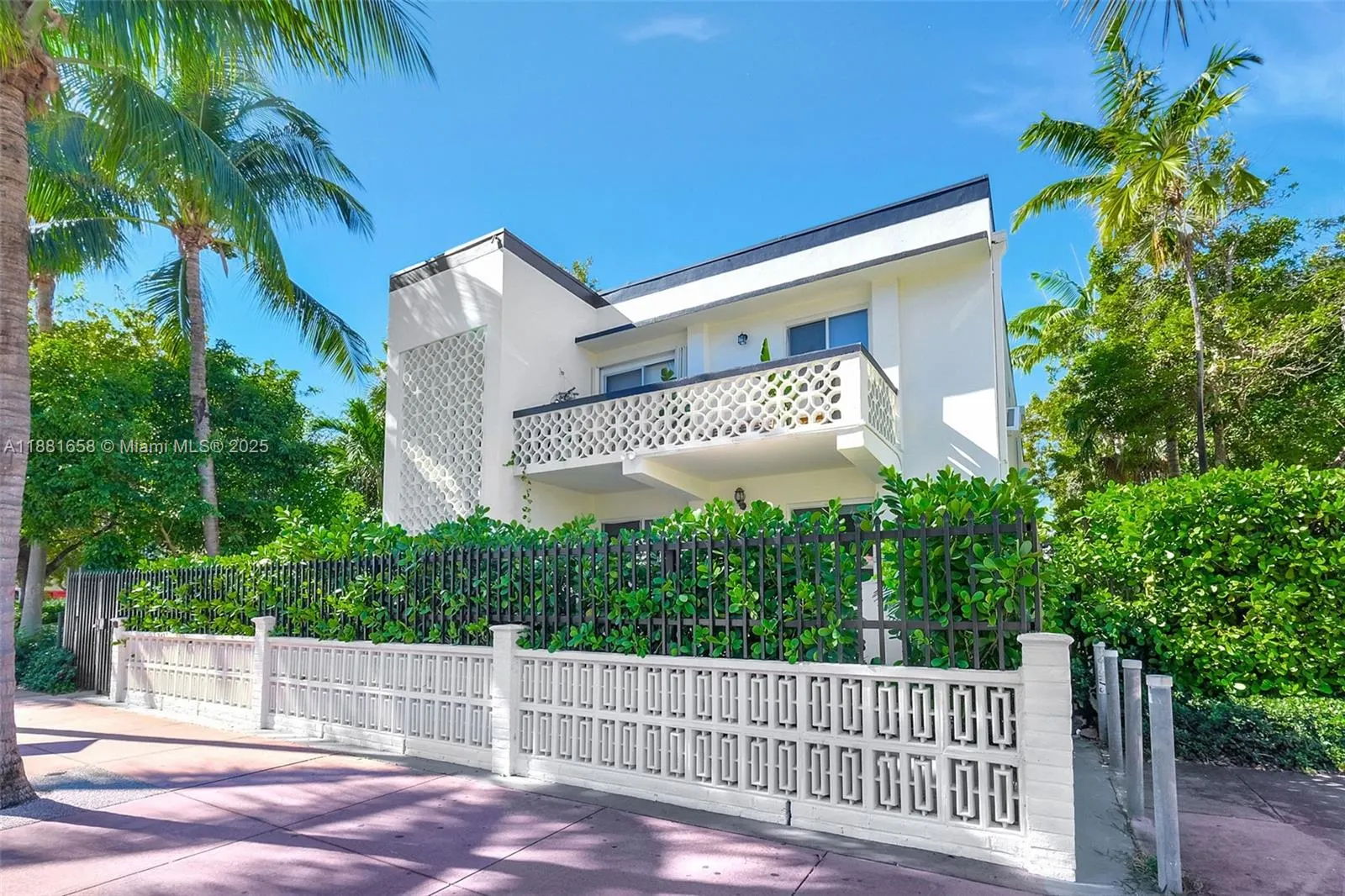 428 Collins Ave, #2
