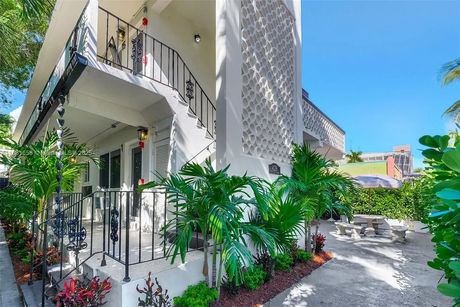 428 Collins Ave, #2