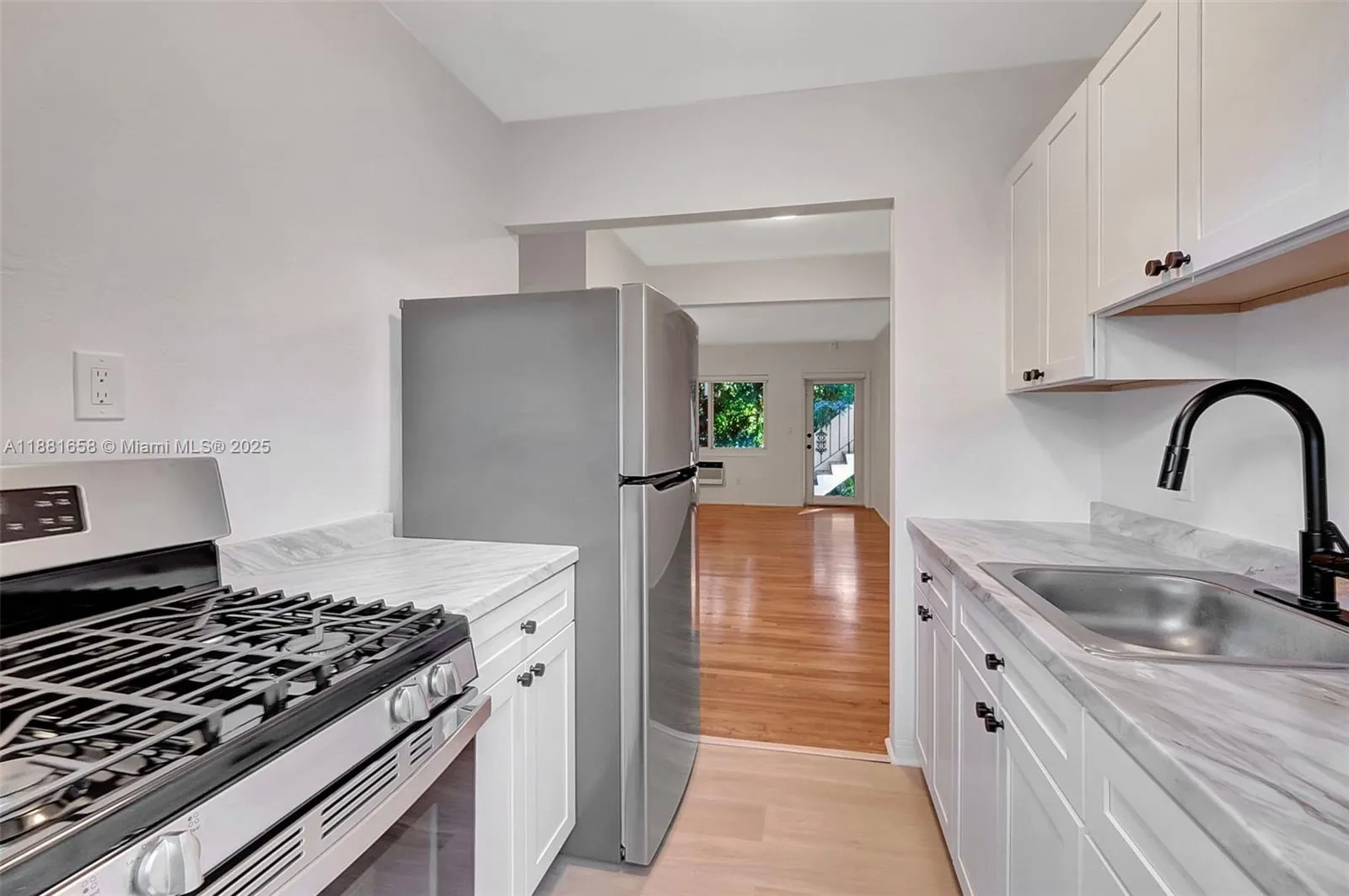 428 Collins Ave, #2