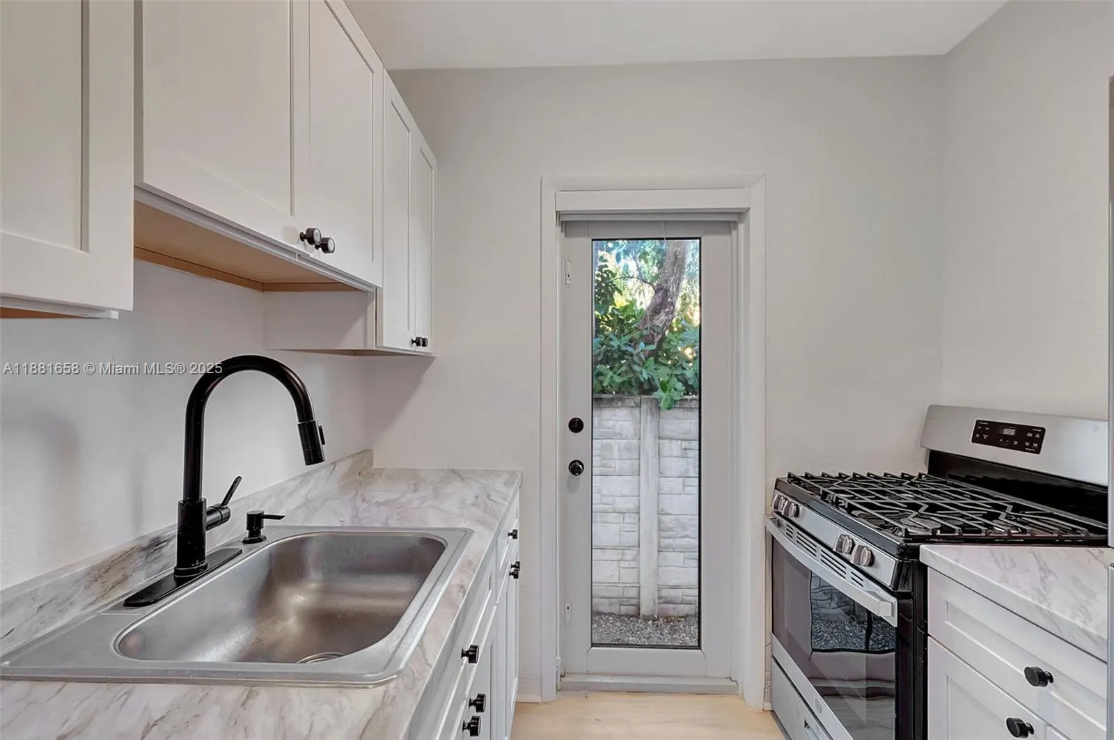 428 Collins Ave, #2