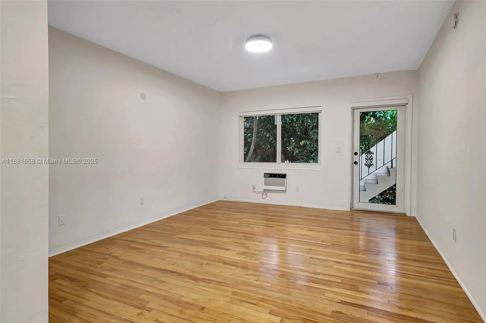 428 Collins Ave, #2