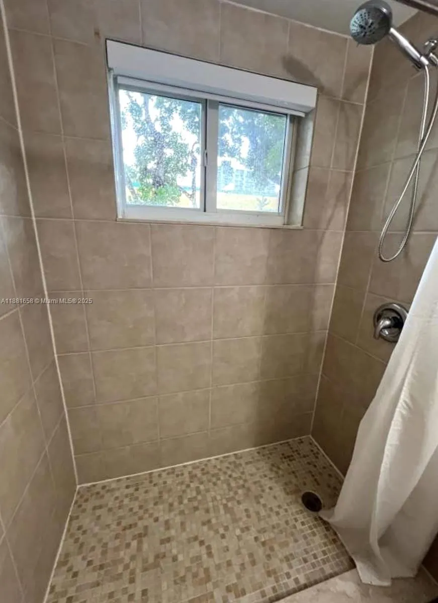428 Collins Ave, #2