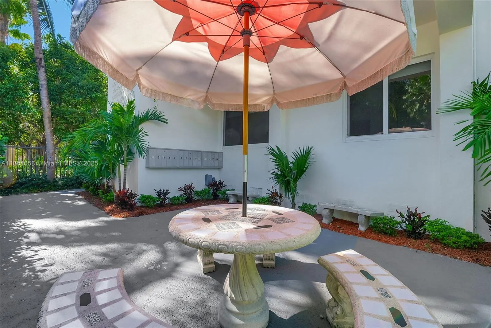 428 Collins Ave, #2