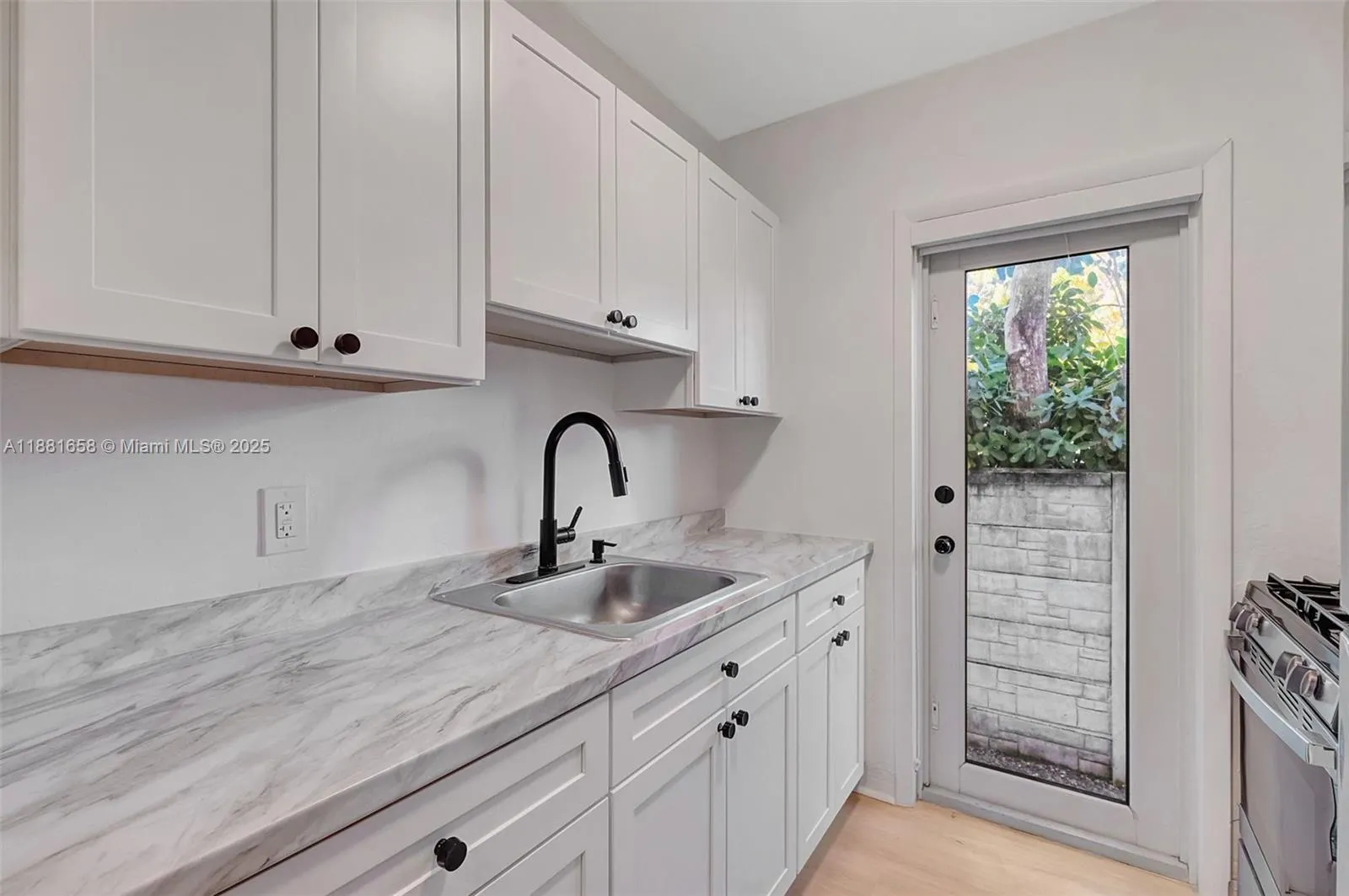 428 Collins Ave, #2