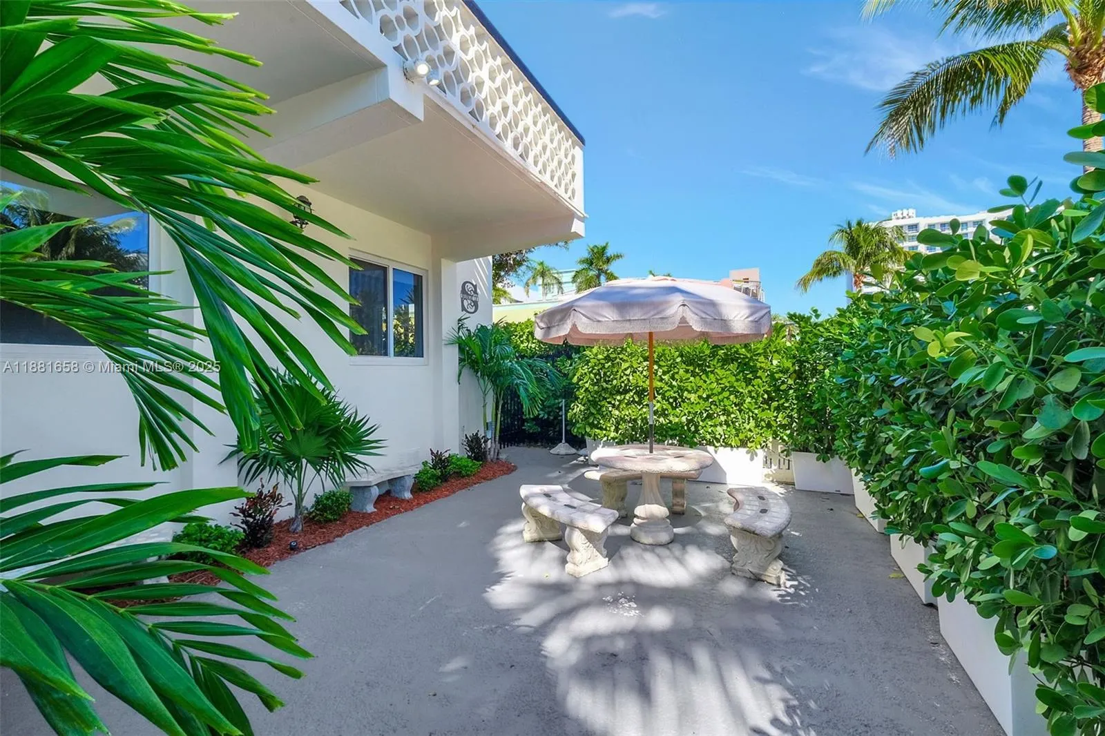 428 Collins Ave, #2