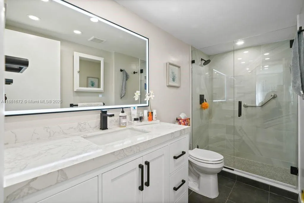 4540 N Ocean Dr, #104