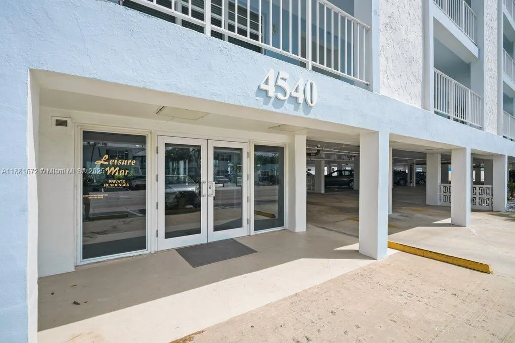 4540 N Ocean Dr, #104