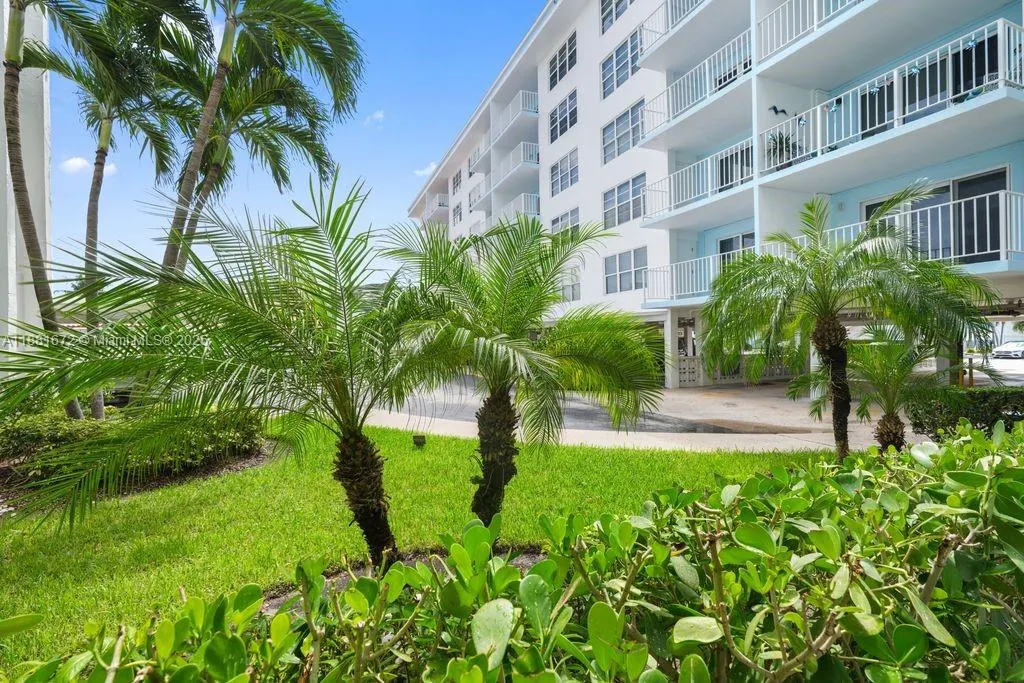 4540 N Ocean Dr, #104