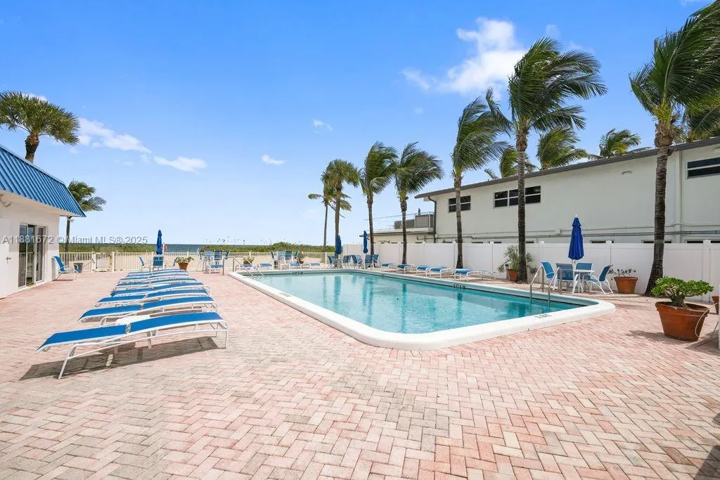 4540 N Ocean Dr, #104