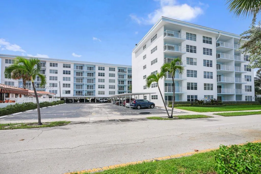 4540 N Ocean Dr, #104