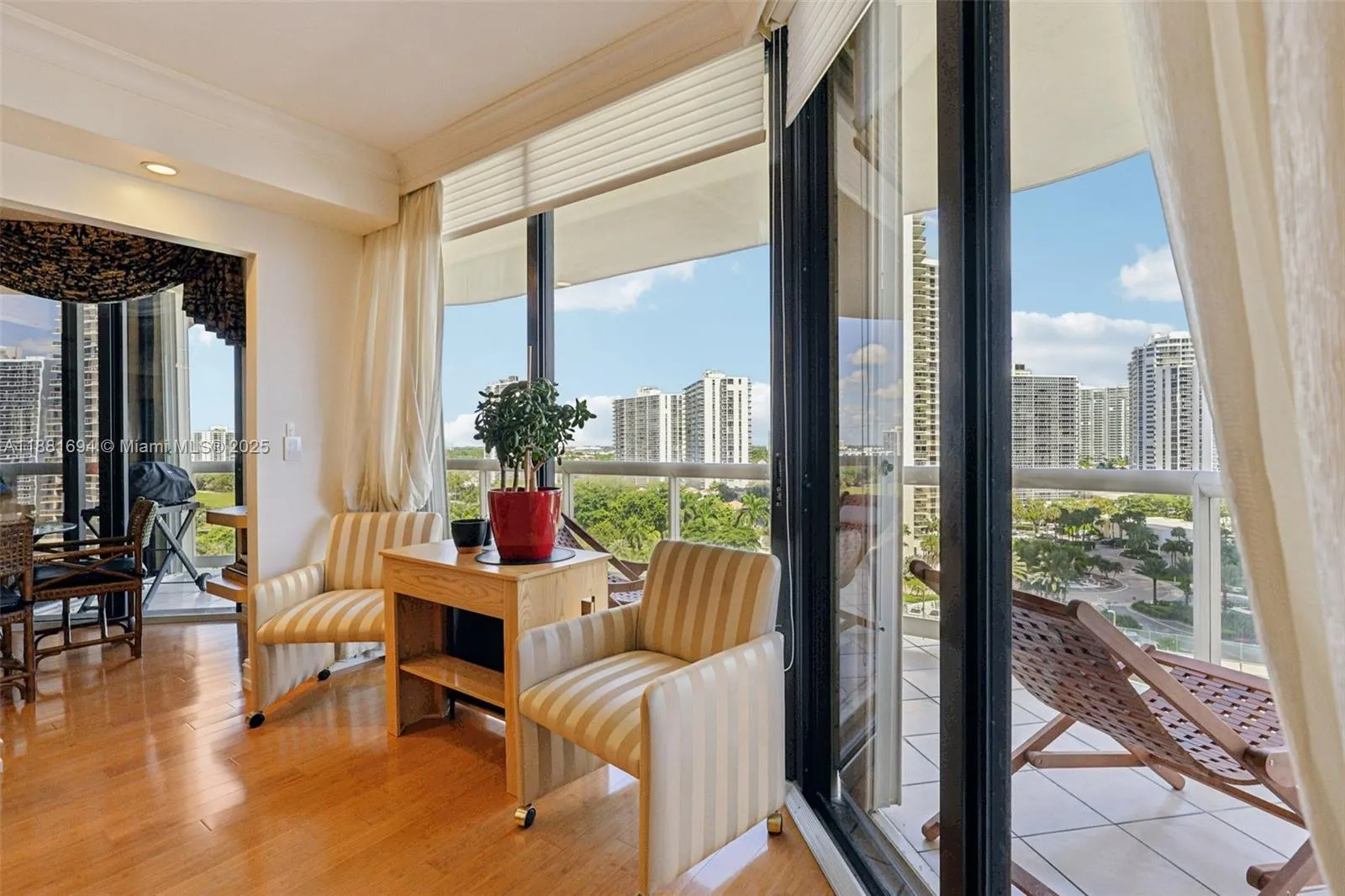 20191 E Country Club Dr, #1102