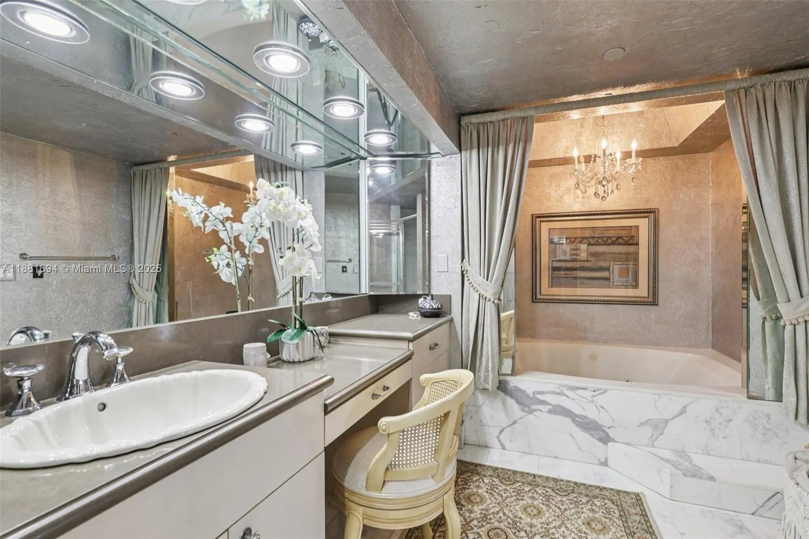 20191 E Country Club Dr, #1102