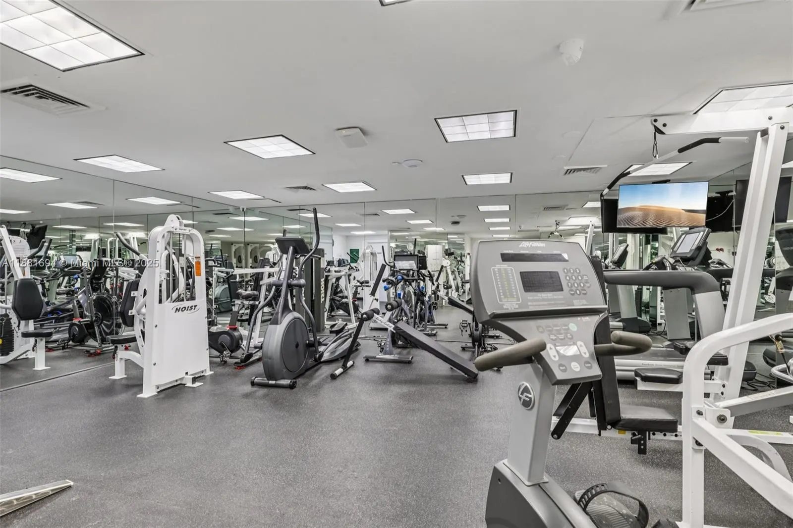 20191 E Country Club Dr, #1102
