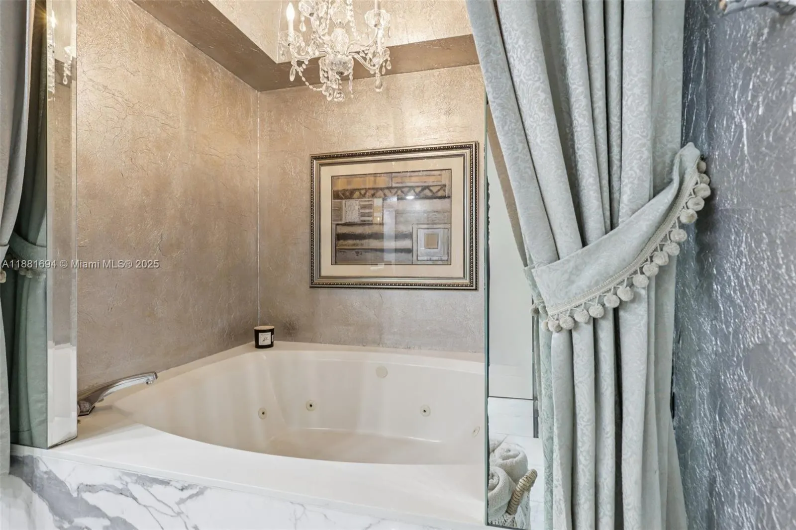 20191 E Country Club Dr, #1102