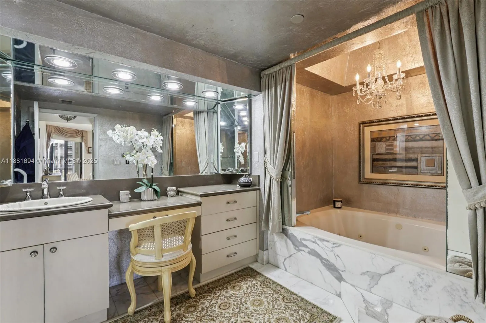 20191 E Country Club Dr, #1102