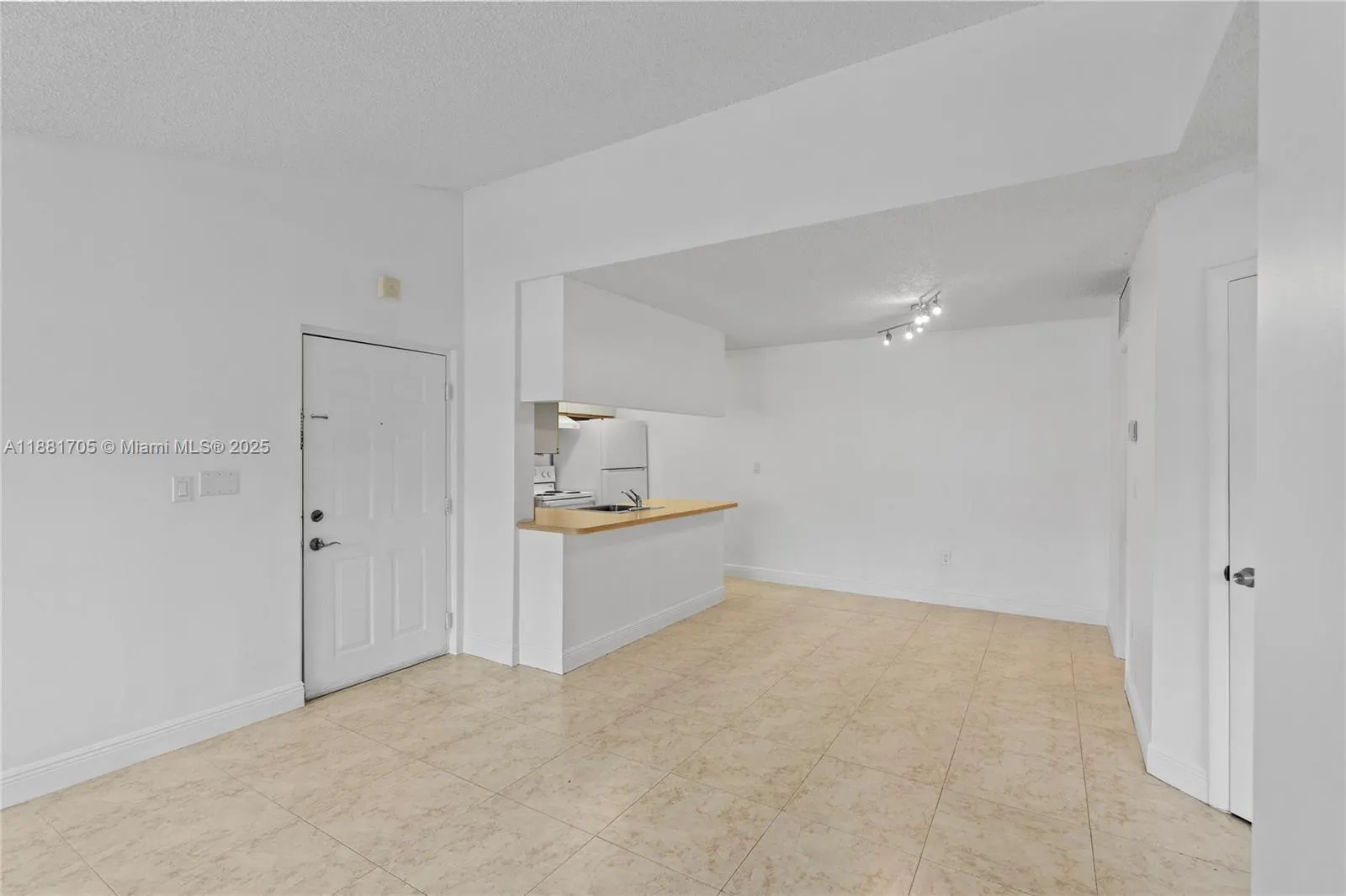 17580 NW 67th Pl, #D-1