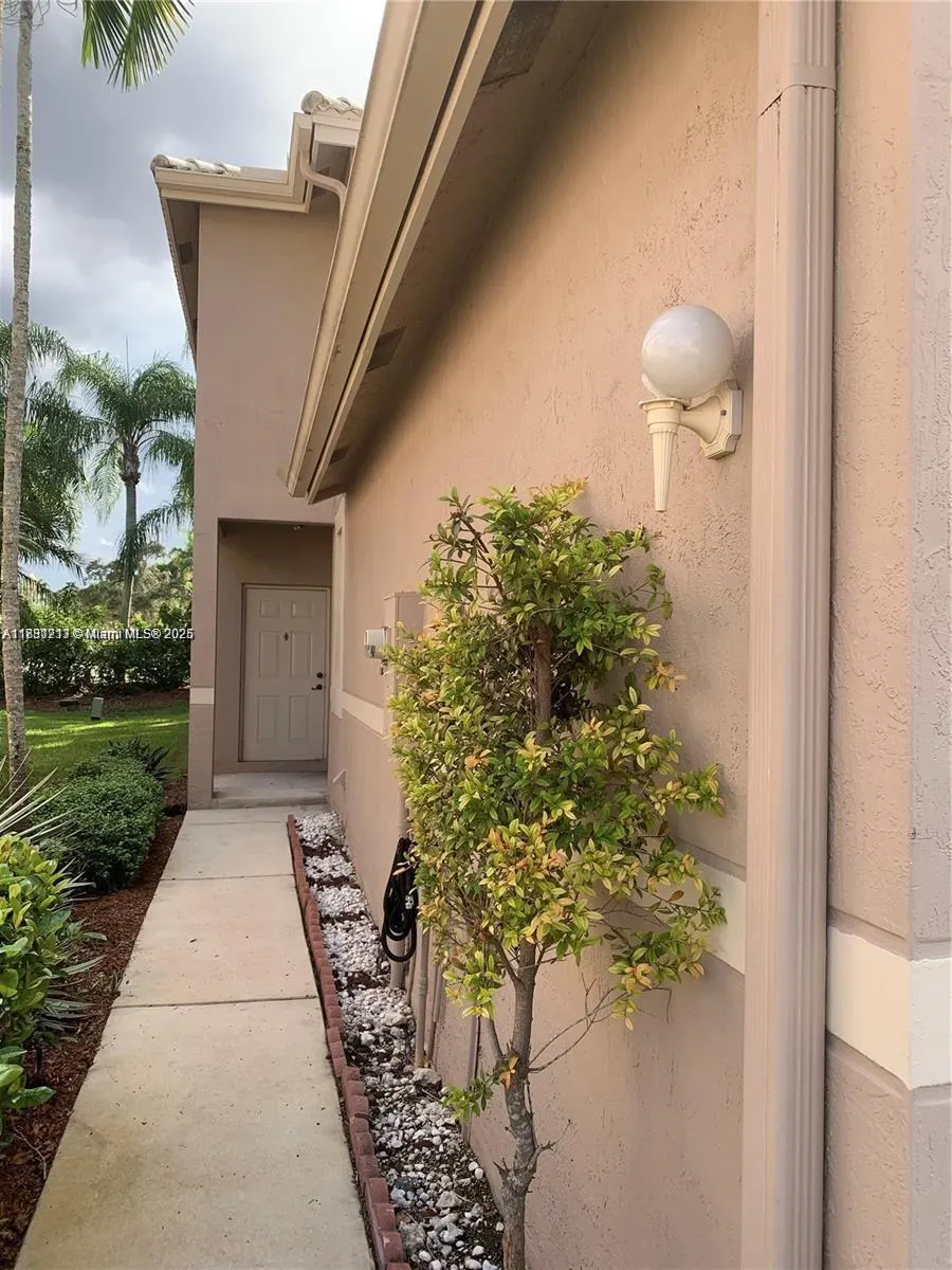2074 Madeira D, #2074
