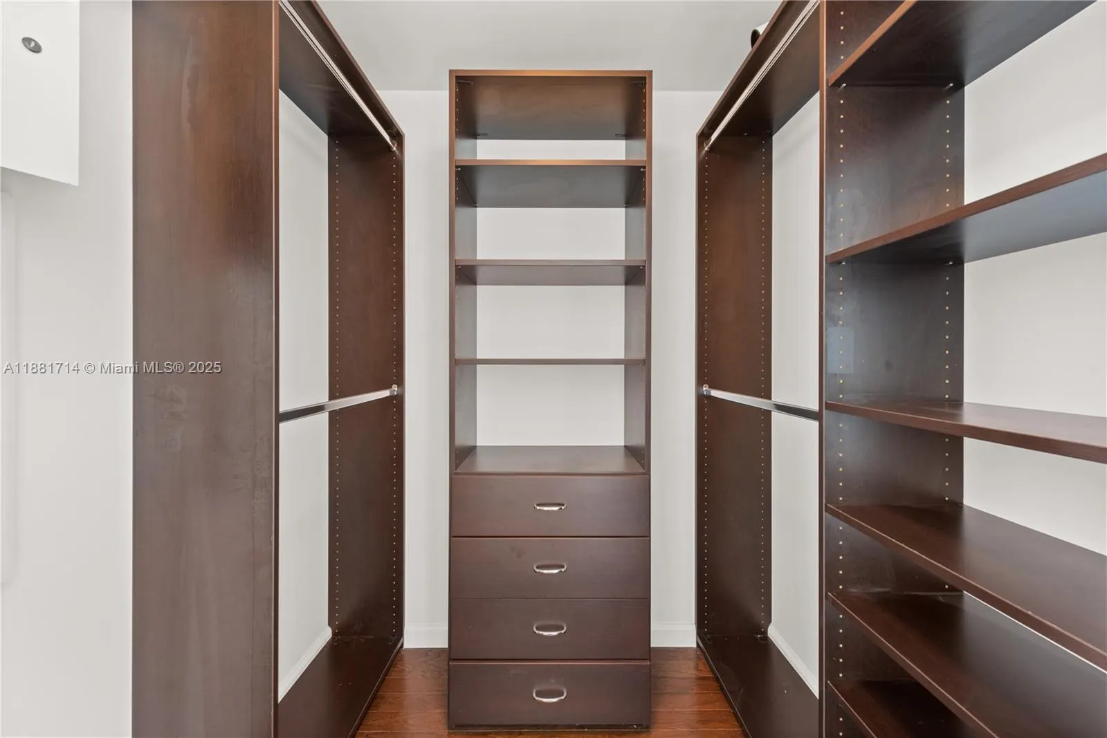 495 Brickell Ave, #5003