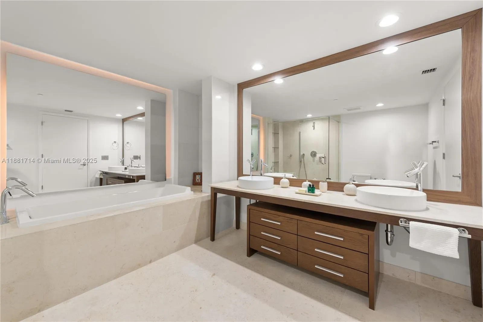 495 Brickell Ave, #5003
