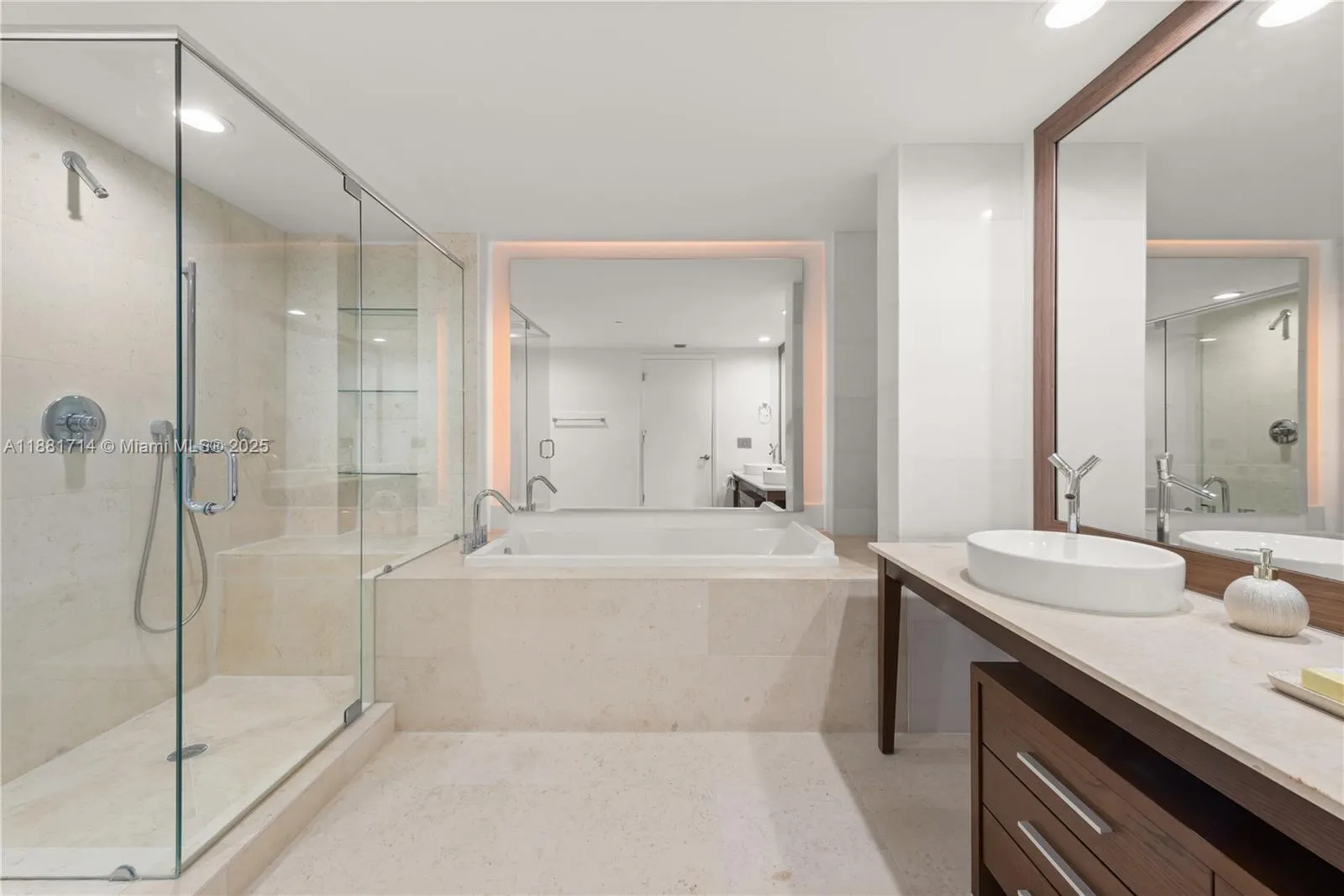 495 Brickell Ave, #5003