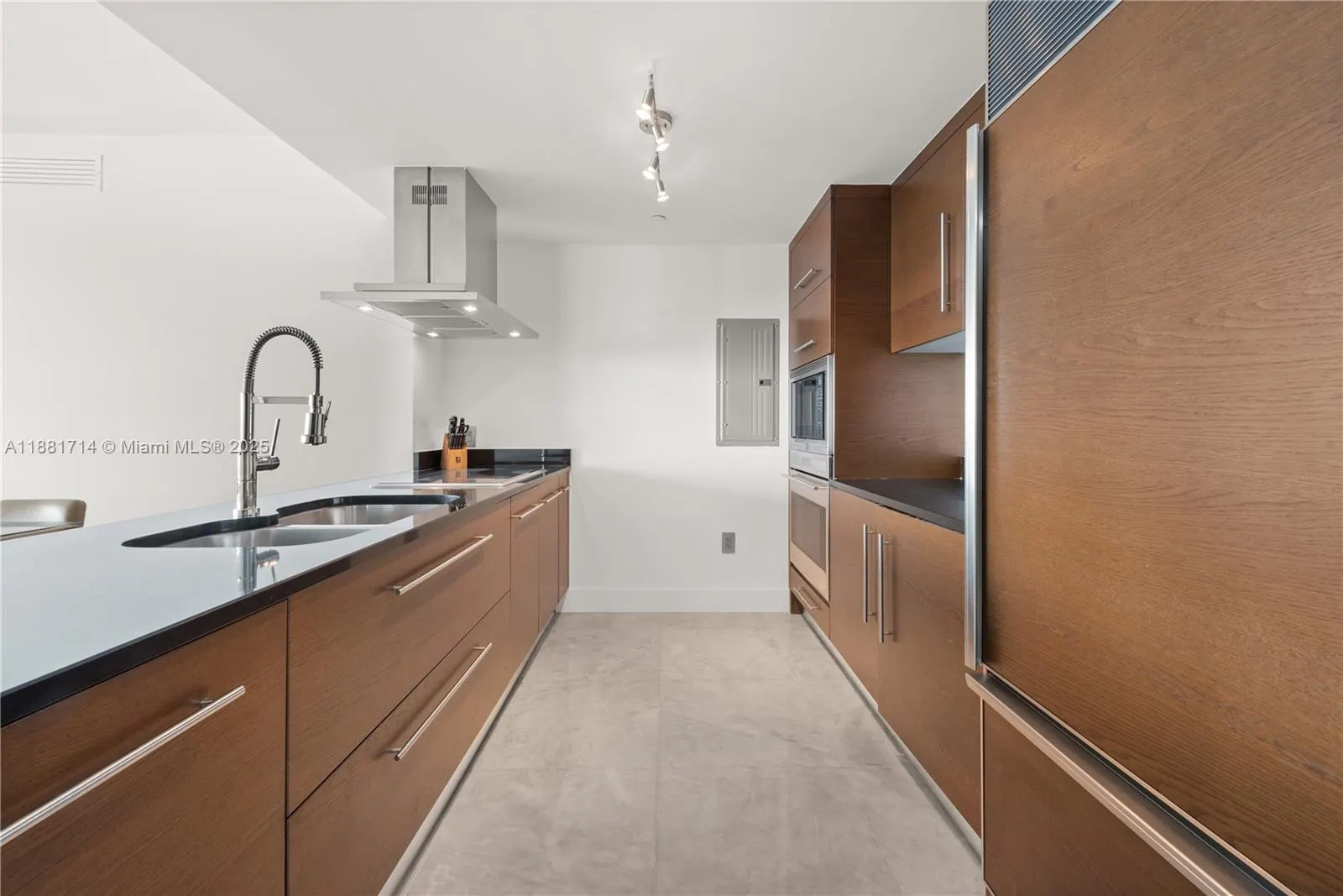 495 Brickell Ave, #5003