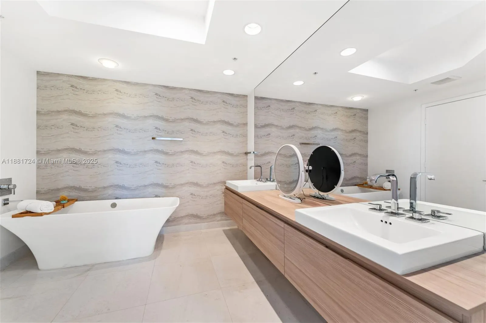 17111 Biscayne Blvd, #2202