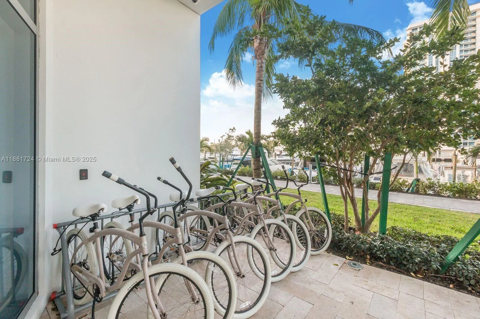 17111 Biscayne Blvd, #2202
