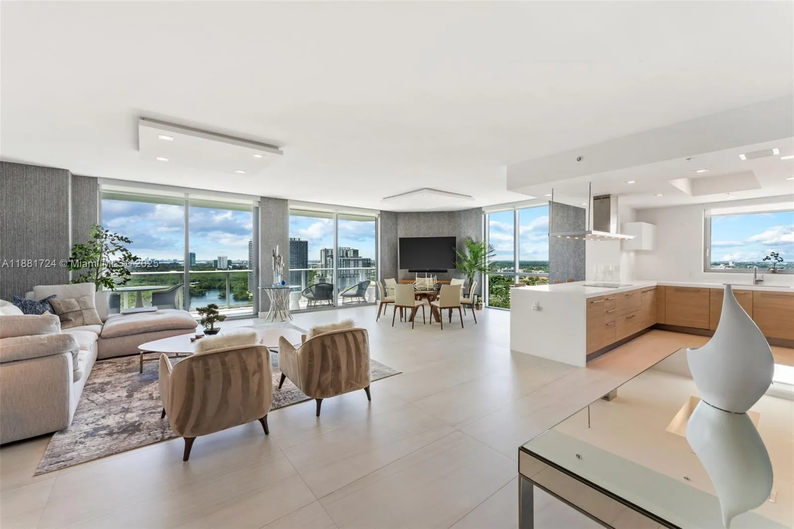 17111 Biscayne Blvd, #2202