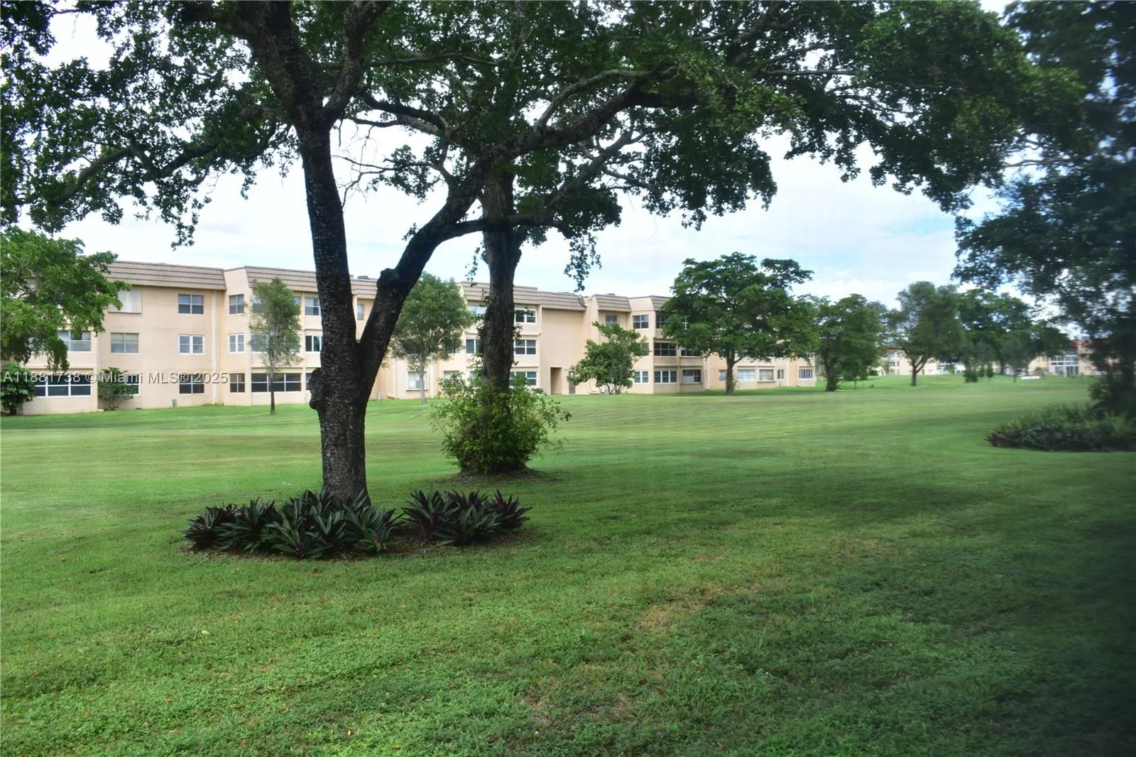 9320 Sunrise Lakes Blvd, #108