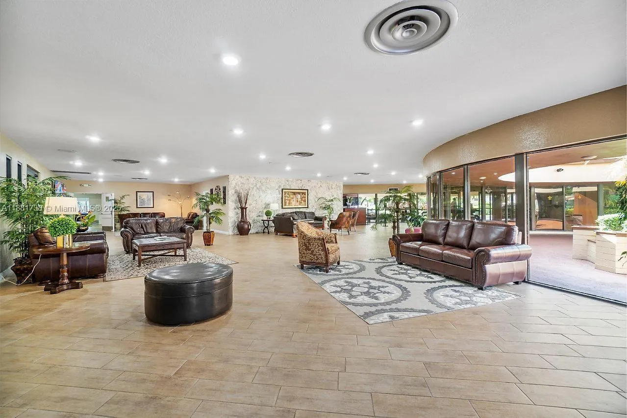 9320 Sunrise Lakes Blvd, #108