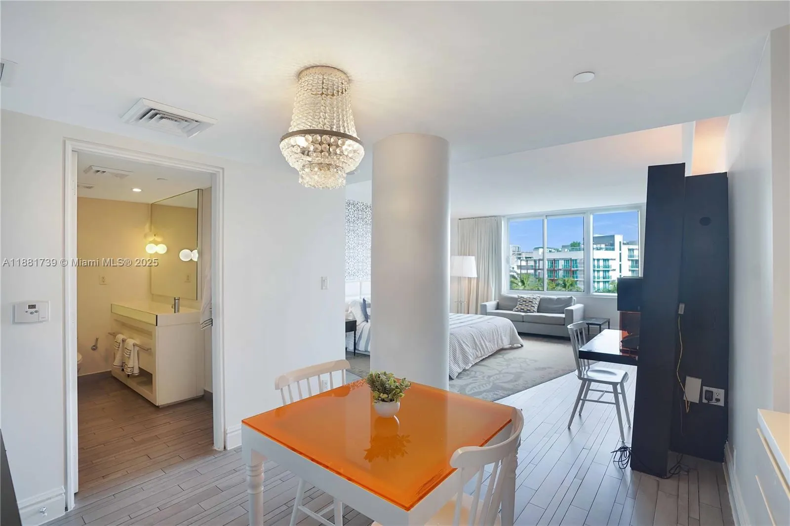 1100 West Ave, #1115