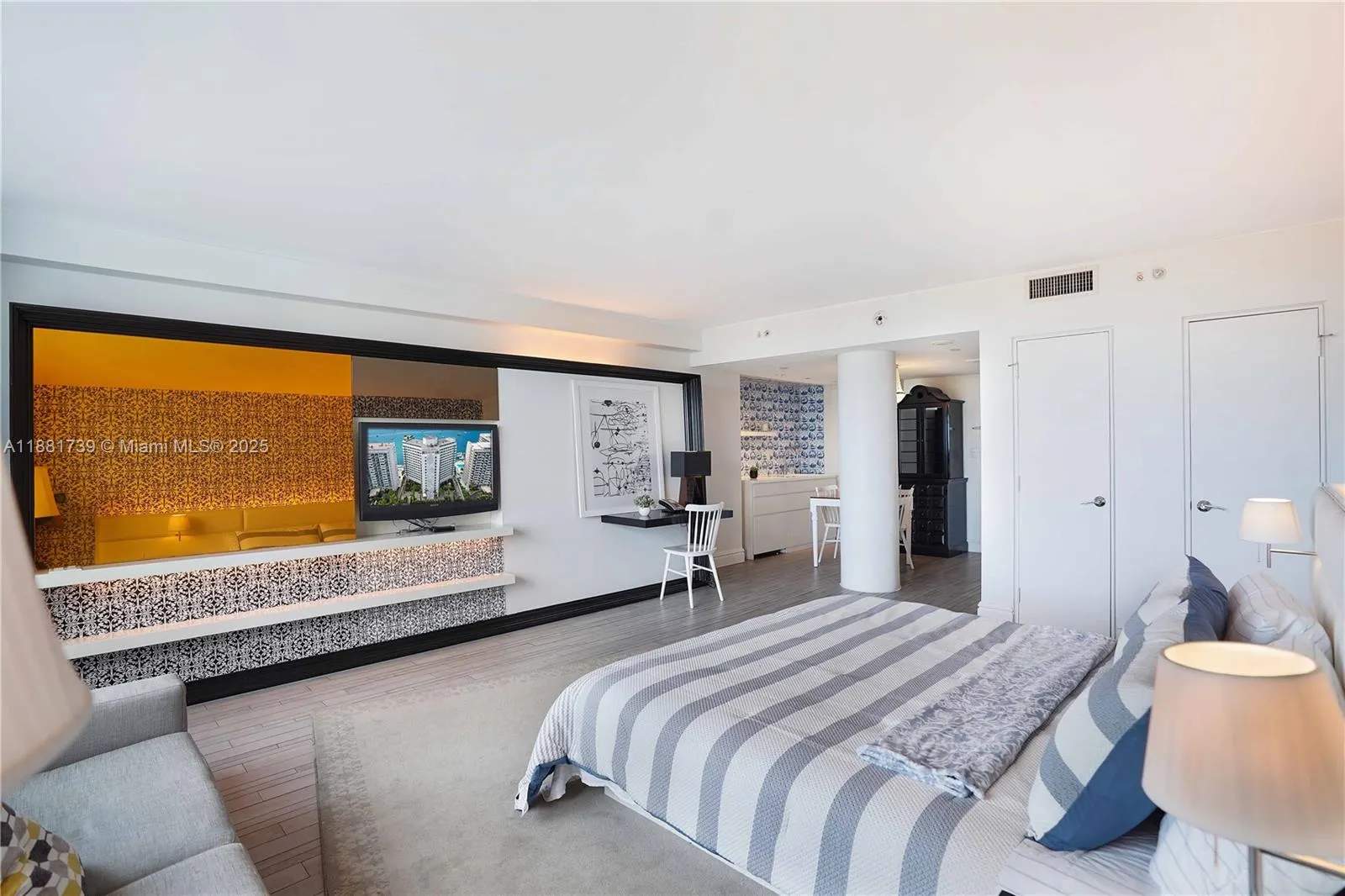 1100 West Ave, #1115