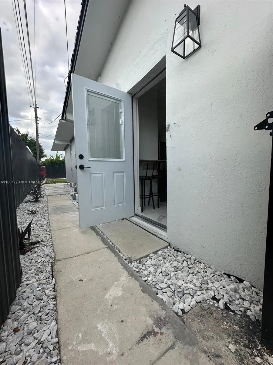 8521 NW 14th St, #1