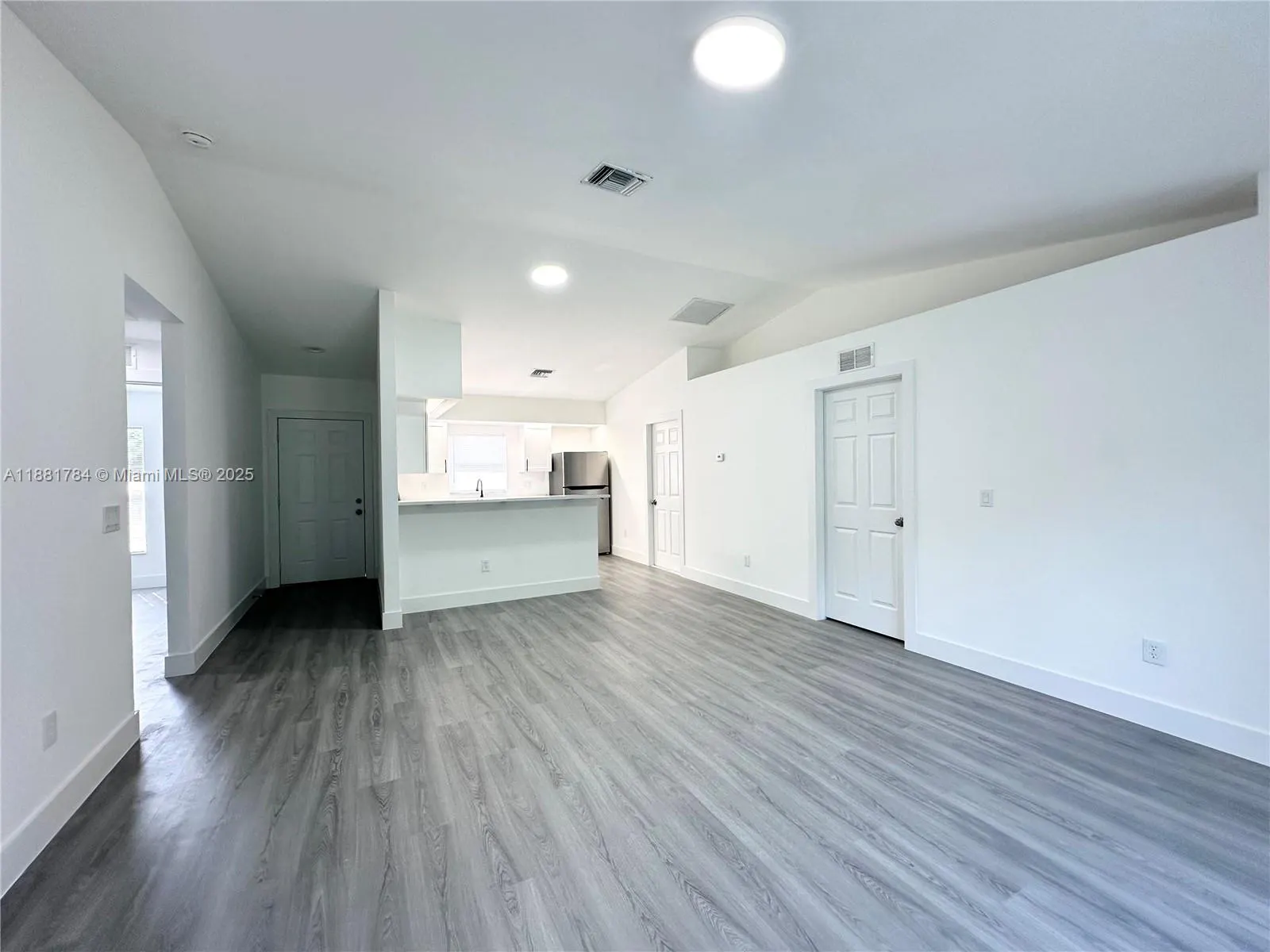 6018 Lacota Ave, #6016