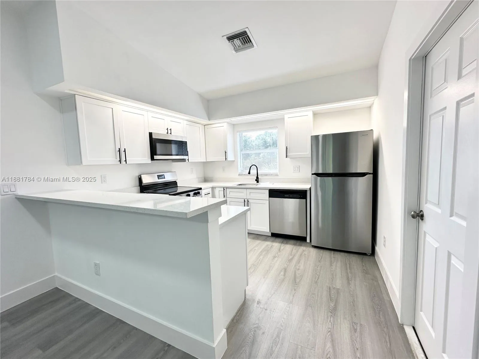 6018 Lacota Ave, #6016