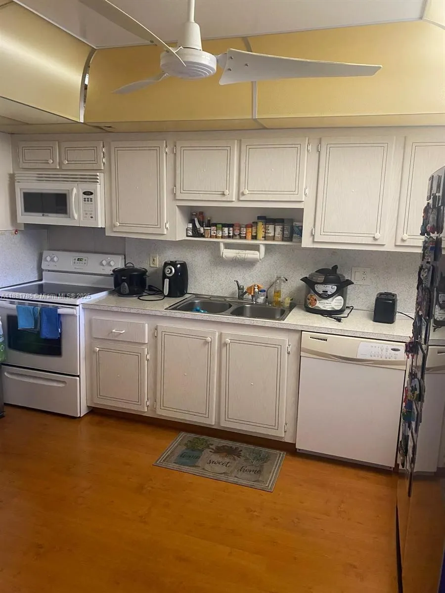 200 Diplomat Pkwy, #329
