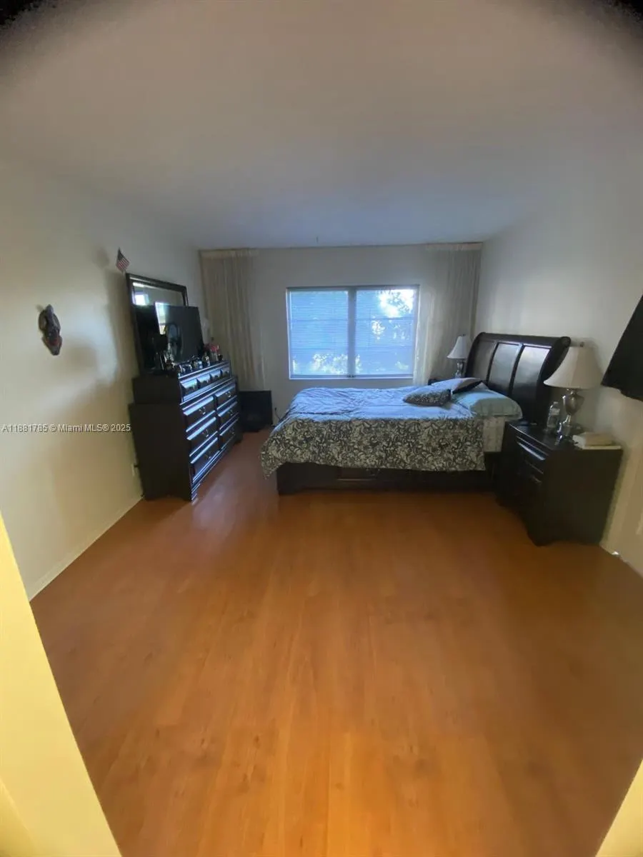 200 Diplomat Pkwy, #329