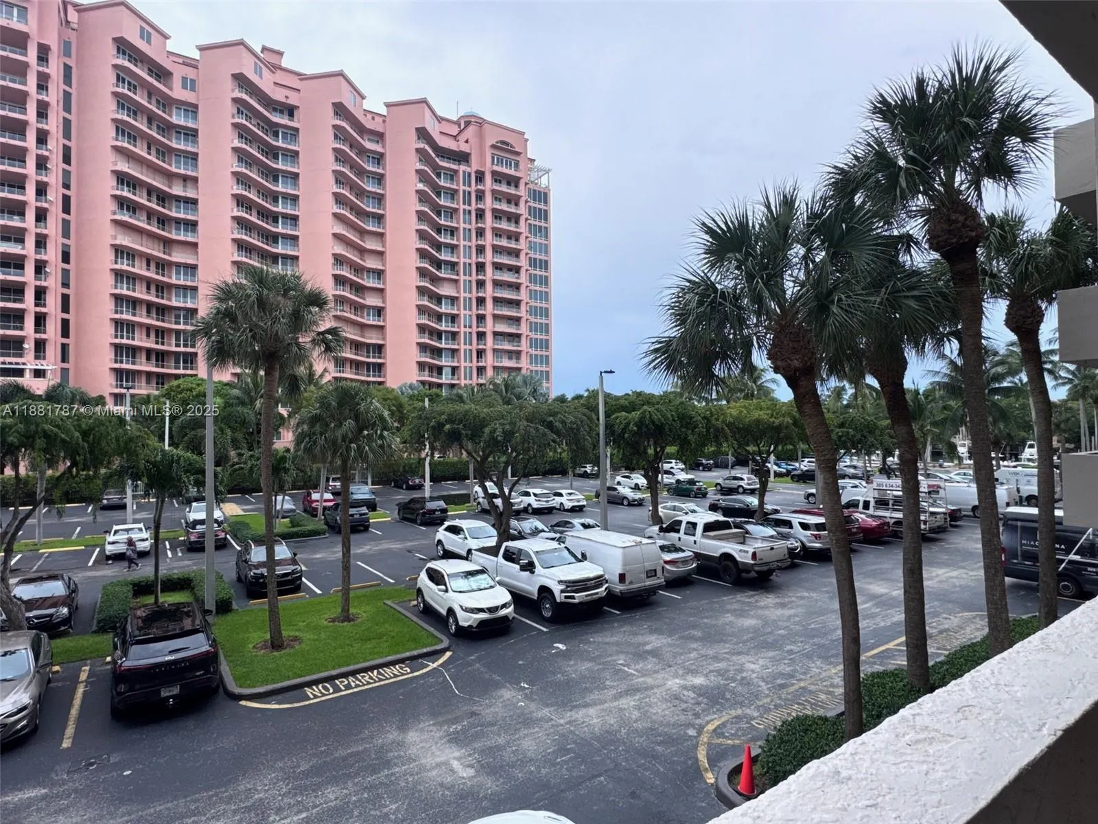 90 Edgewater Dr, #212