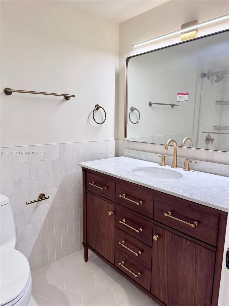 90 Edgewater Dr, #212