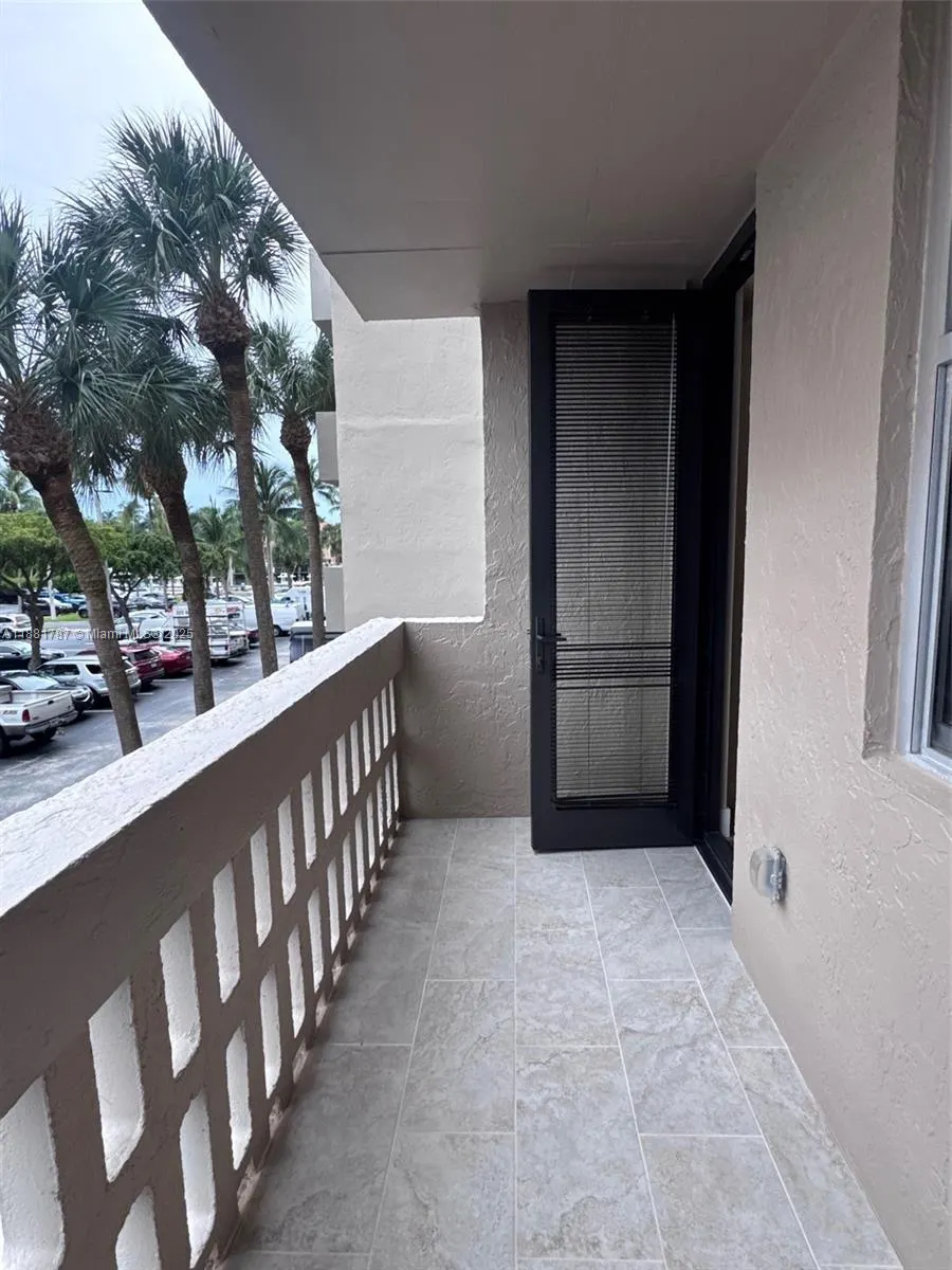 90 Edgewater Dr, #212