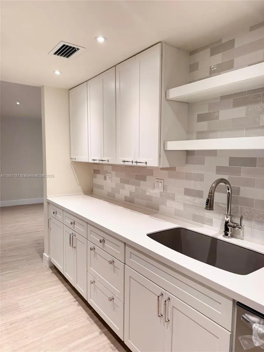 90 Edgewater Dr, #212