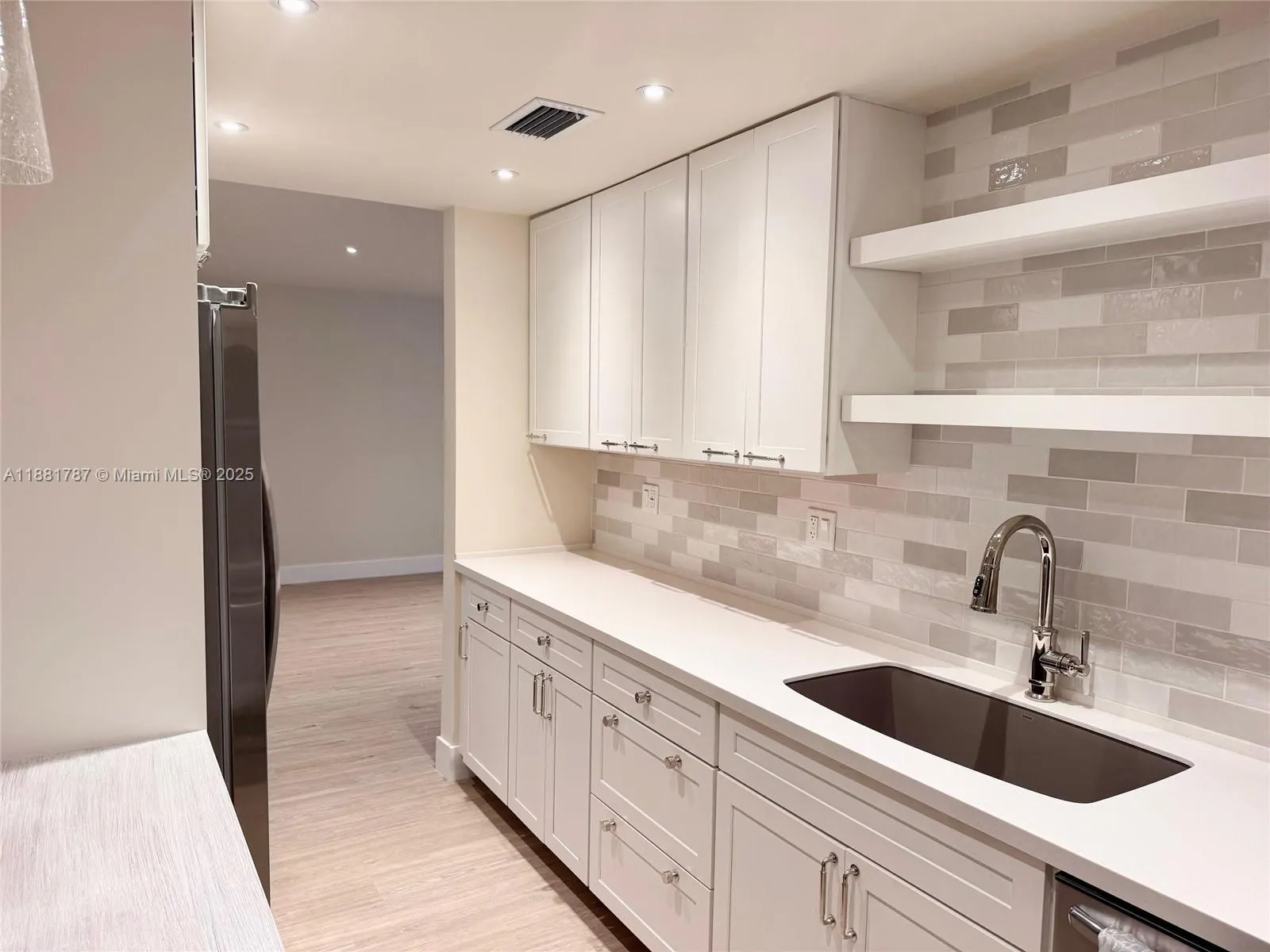 90 Edgewater Dr, #212