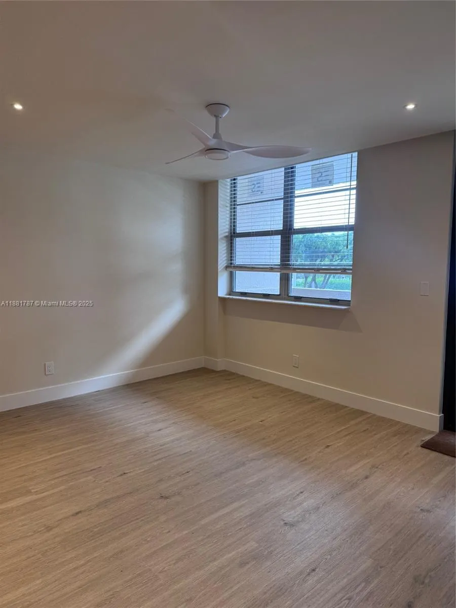 90 Edgewater Dr, #212