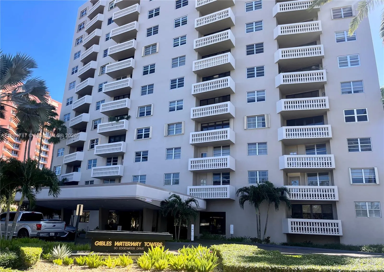 90 Edgewater Dr, #212