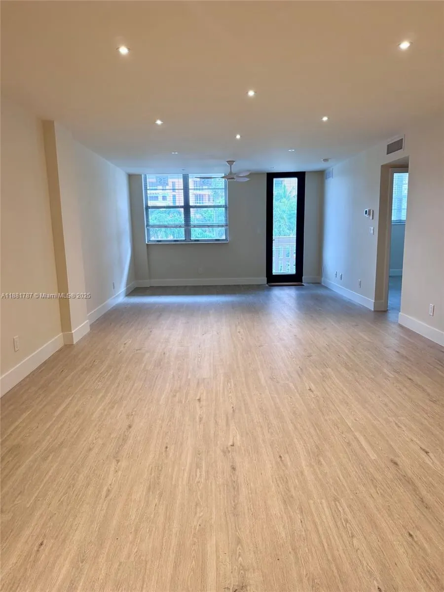 90 Edgewater Dr, #212