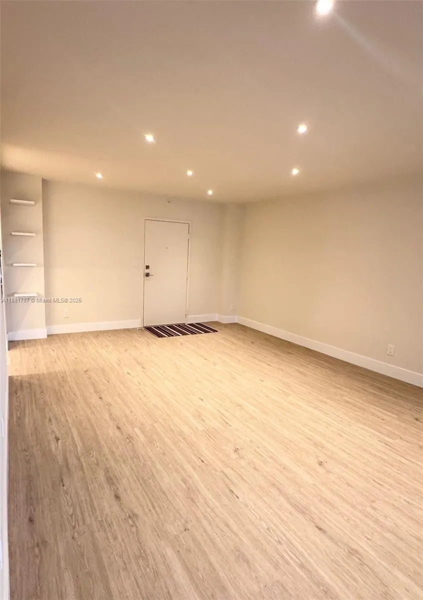 90 Edgewater Dr, #212