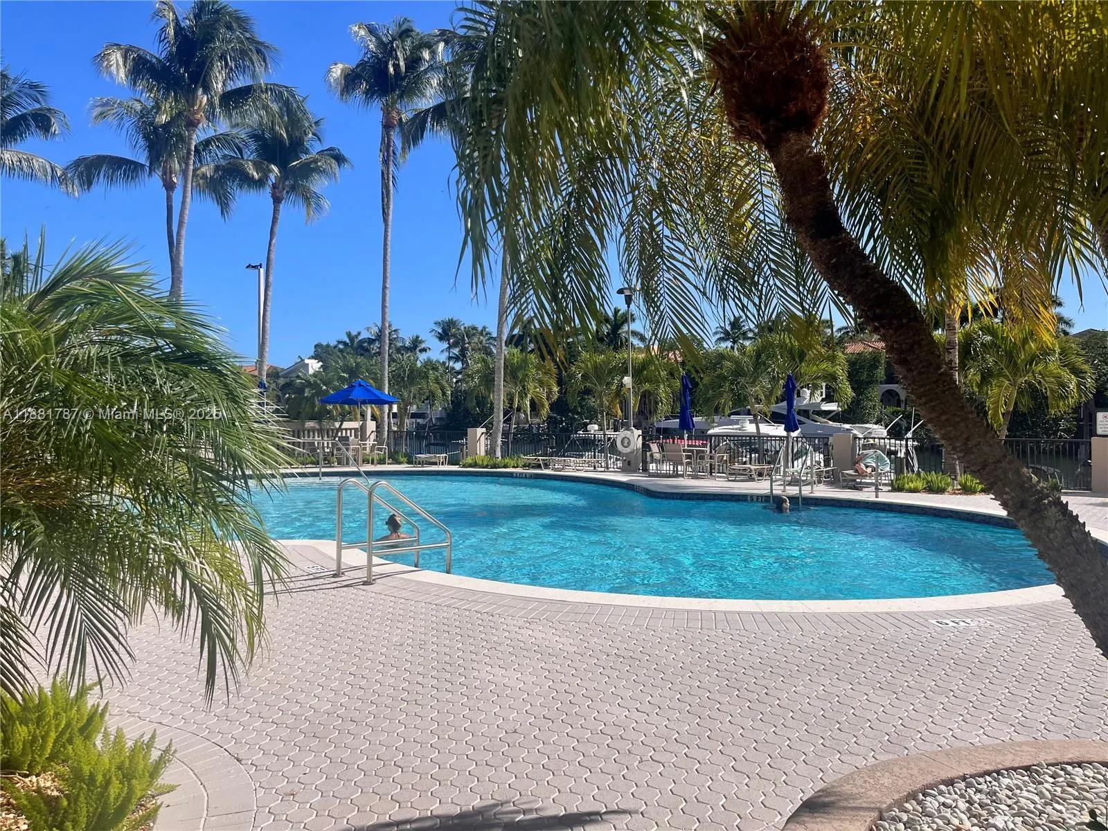 90 Edgewater Dr, #212
