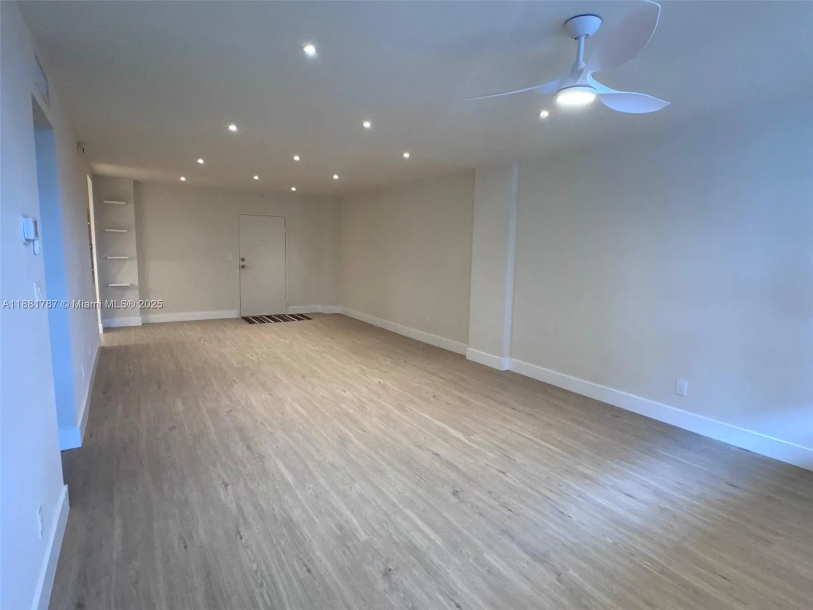 90 Edgewater Dr, #212