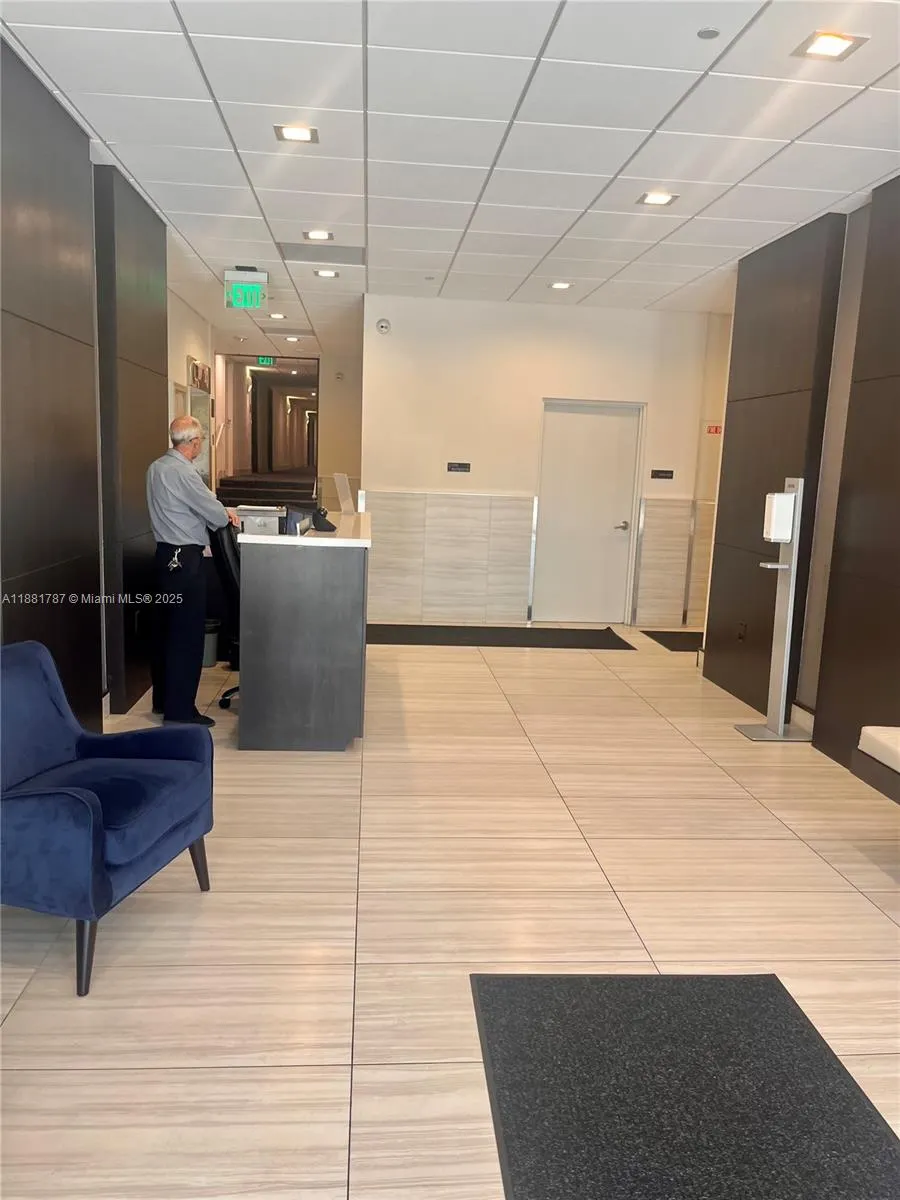 90 Edgewater Dr, #212